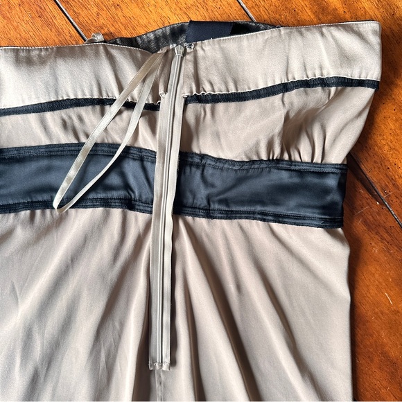 Ellie Tahari Silk Embellished Champagne/ Gold Color Top W/ Black Velvet & Lace M - Picture 10 of 15